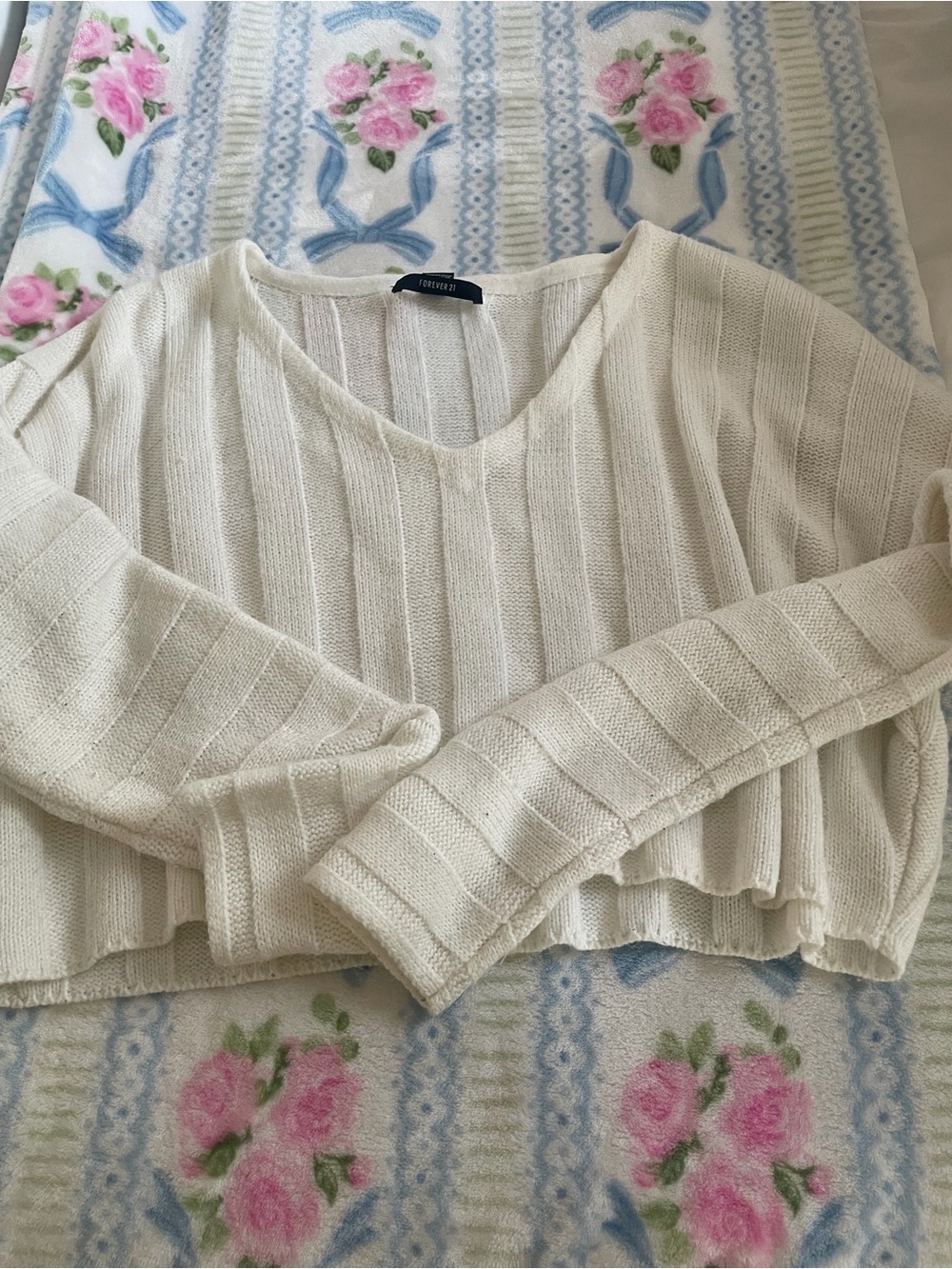 Forever 21 Ivory V-Neck Ribbed Knit Sweater